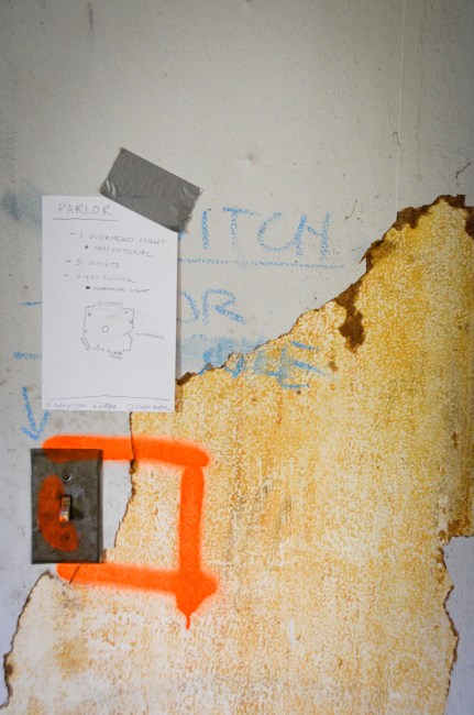 Notes left for electrician