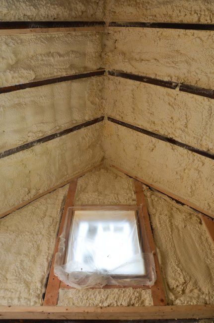 Closed-cell spray foam